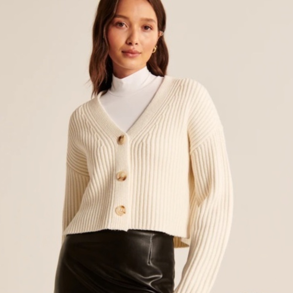Abercrombie & Fitch Cream Ribbed Button-Up Women's‎ Sweater
